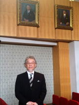 自民党本部にて歴代自民党総裁肖像画と